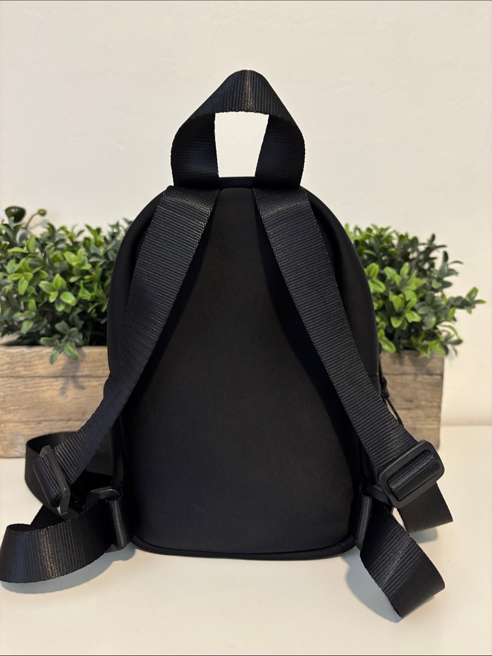 women’s Mini Backpack - Sleek Everyday Carry - Picture 4 of 6